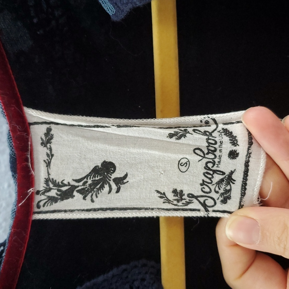 Scrapbook Victorian Lacy Long Sleeve Top - Picture 4 of 9
